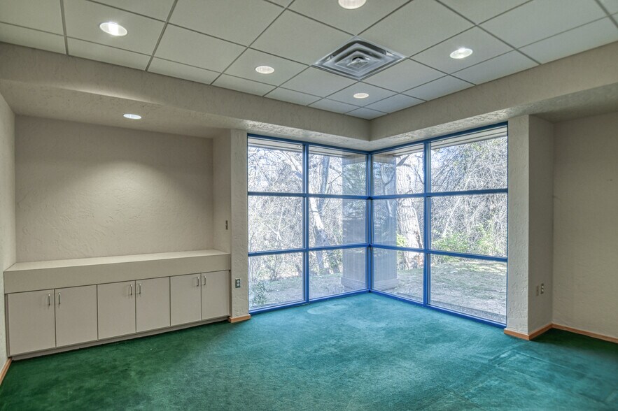 More Photos Of 3280 Marshall Ave, Norman Office For Sale