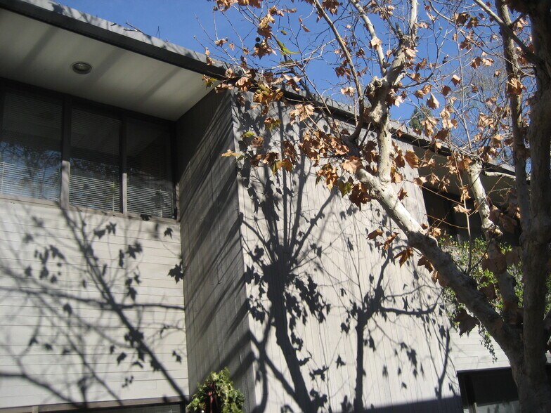 More Photos Of 930 Colorado Blvd, Los Angeles Office For Sale