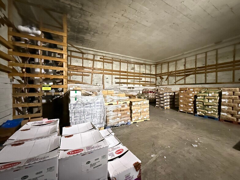 More Photos Of 517 Cummins St, Honolulu Warehouse For Sale