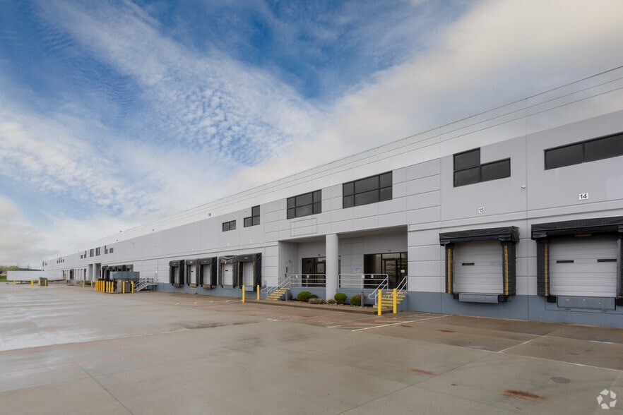 More Photos Of 1850 Airport Exchange Blvd, Erlanger Distribution For Lease