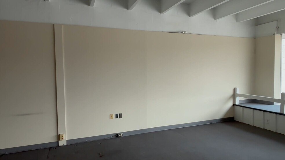 Primary Photo Of 208 N Locust Ave, Gallatin Freestanding For Lease