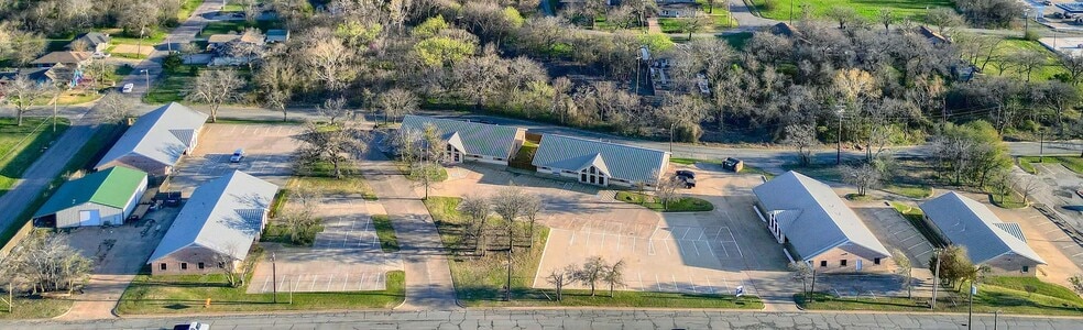 More Photos Of 200 E Evergreen St, Sherman Office For Sale