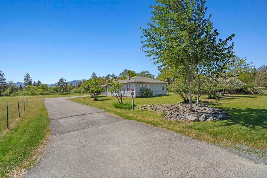 More Photos Of 387 Tavis Dr, Merlin Manufactured Housing Mobile Home Park For Sale