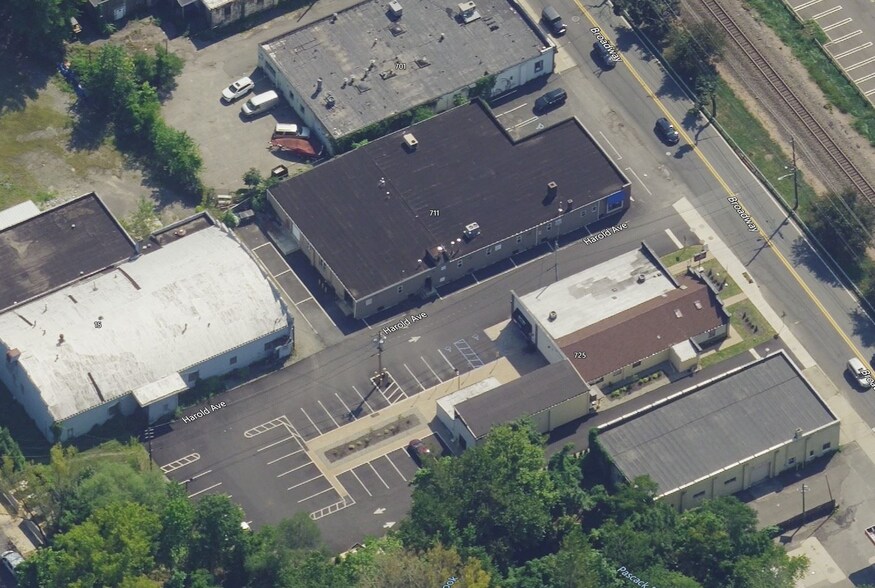 More Photos Of 711 Broadway, Westwood Warehouse For Lease