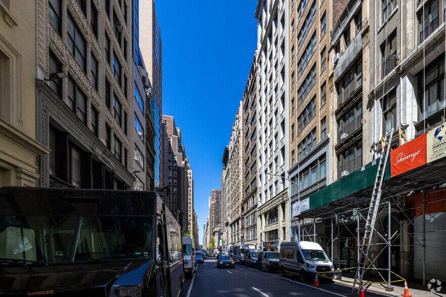 More Photos Of 35 W 36th St, New York Loft Creative Space For Lease