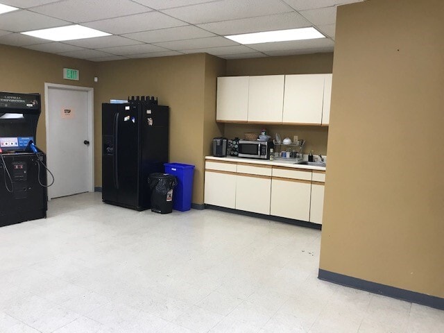 More Photos Of 1420 Joh Ave, Halethorpe Unknown For Lease