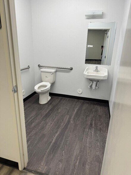 More Photos Of 163 Cheney Dr W, Twin Falls General Retail For Lease