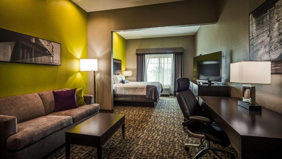 More Photos Of 501 7th St, Bay City Hotel For Sale