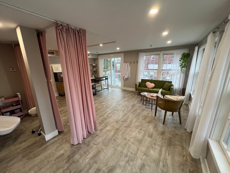 More Photos Of 226 York St, York Office For Lease