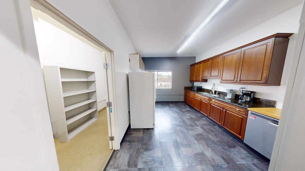 More Photos Of 1940 Garnet Ave, San Diego Medical For Sale