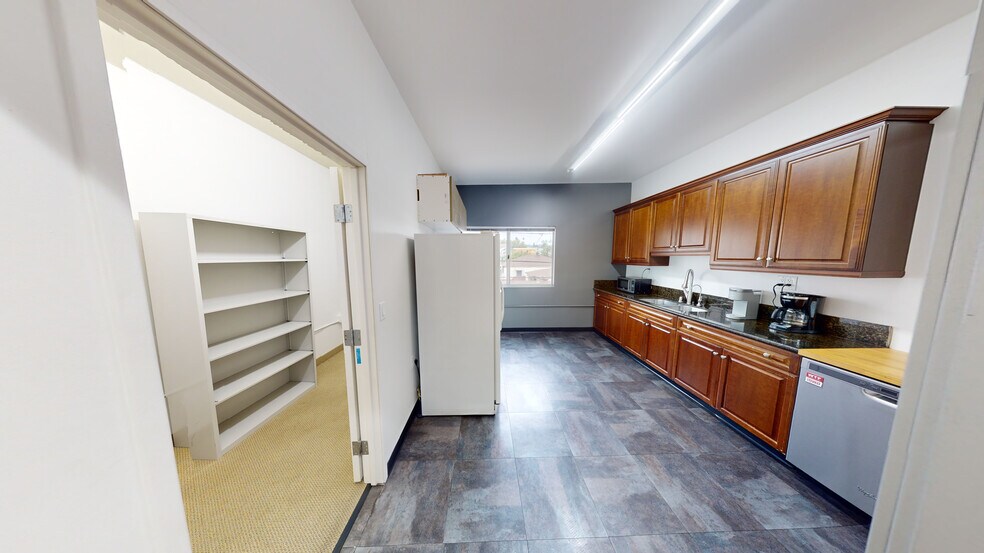 More Photos Of 1940 Garnet Ave, San Diego Medical For Sale