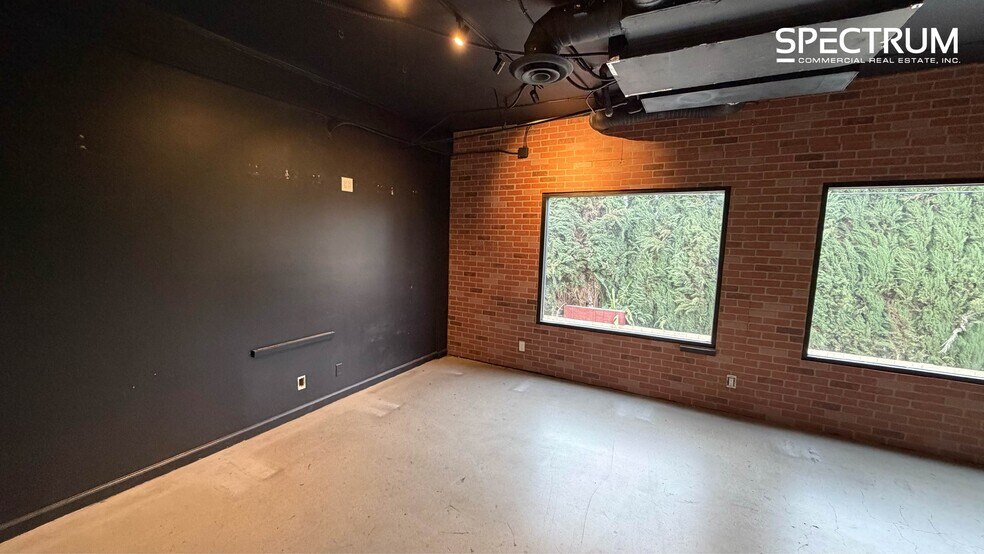 More Photos Of 22837 Ventura Blvd, Woodland Hills Office For Lease