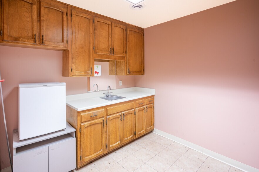 More Photos Of 1227 Bridge St, Yuba City Office For Sale