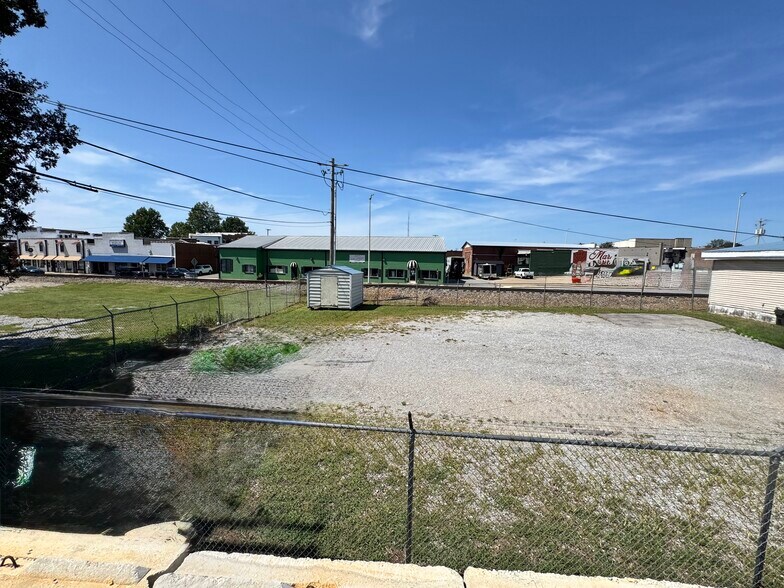 More Photos Of 207 E Gaines St, Lawrenceburg General Retail For Sale