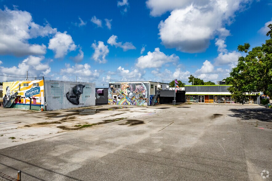 More Photos Of 1011 W Central Blvd, Orlando Warehouse For Sale