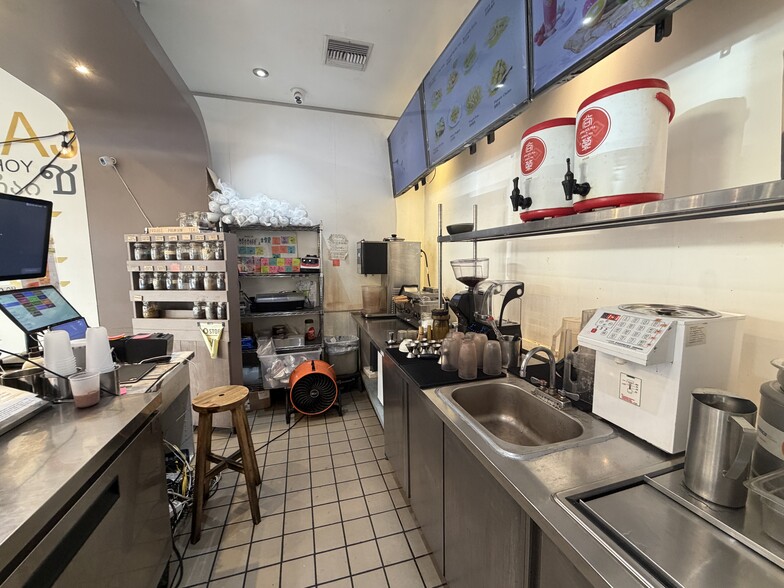 More Photos Of 19 S Fair Oaks Ave, Pasadena Restaurant For Lease
