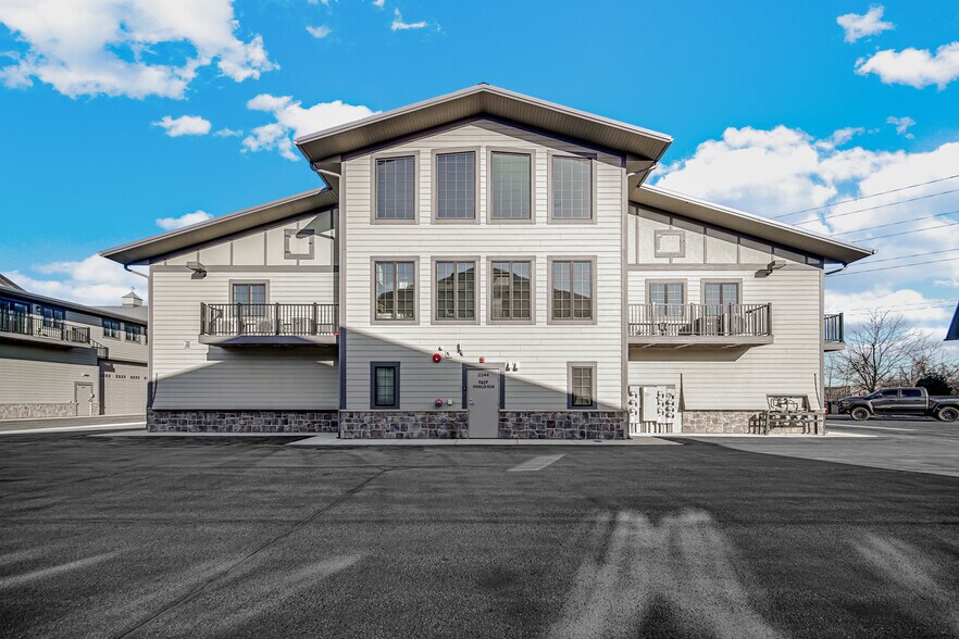 More Photos Of 2244 Ferry Rd, Naperville Flex For Sale