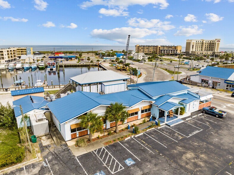 More Photos Of 300 N Lake Park Blvd, Carolina Beach Restaurant For Lease