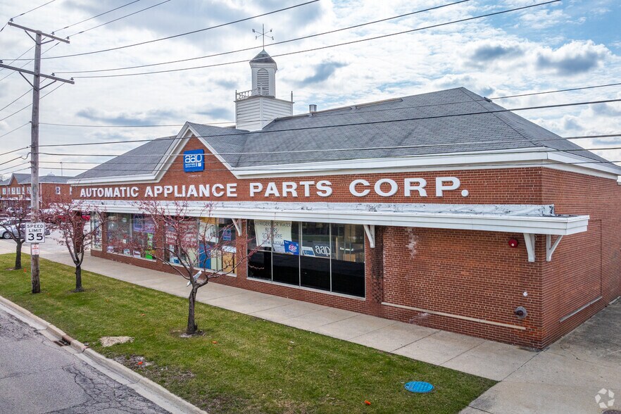 More Photos Of 7757 Lawrence, Norridge Department Store For Lease