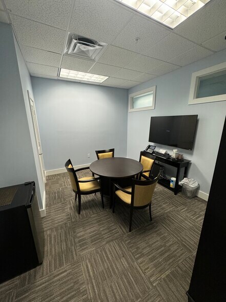 More Photos Of 999 Vanderbilt Beach Rd, Naples Office For Lease