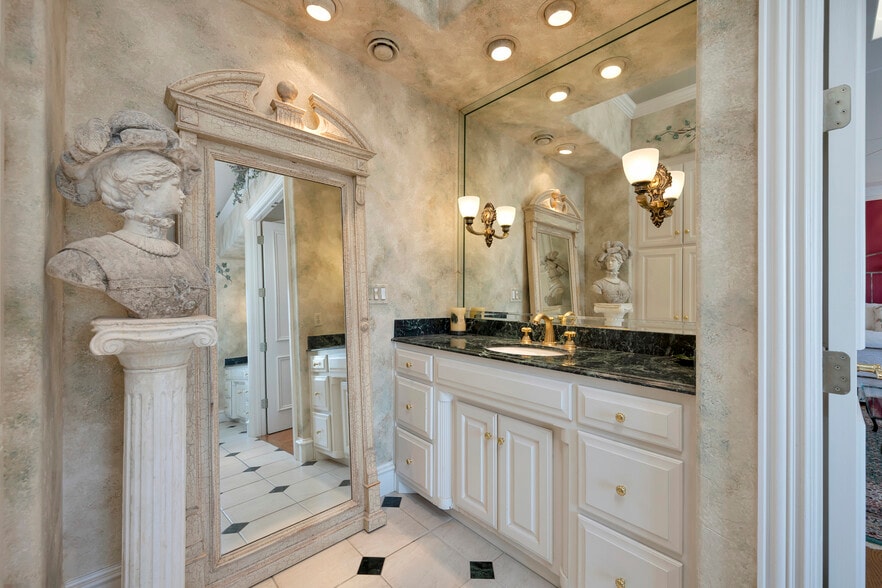 More Photos Of 504 N Euless Main St, Euless Carwash For Sale