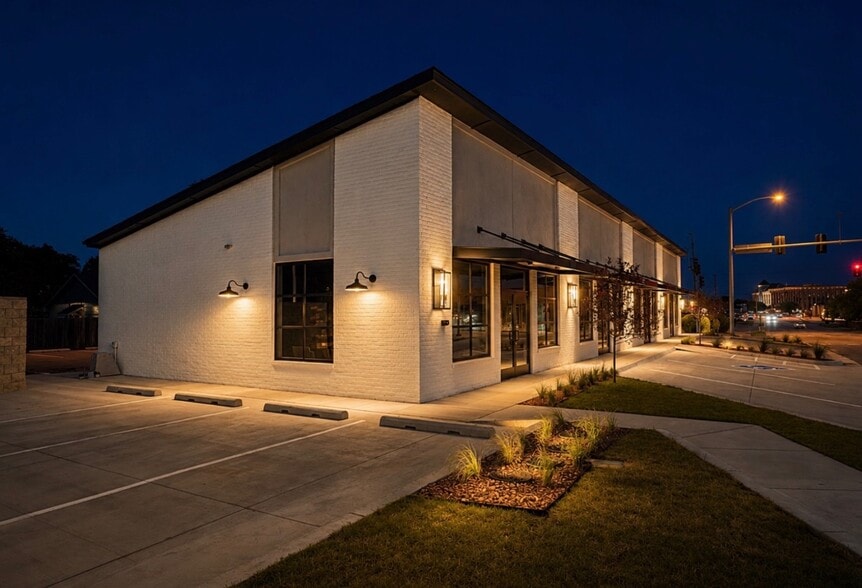 More Photos Of 607 W Gray St, Norman Storefront For Lease