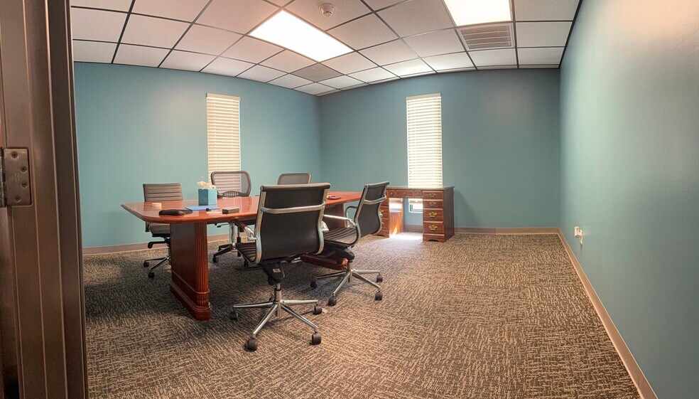 More Photos Of 2302 S Main St, Stuttgart Office For Lease