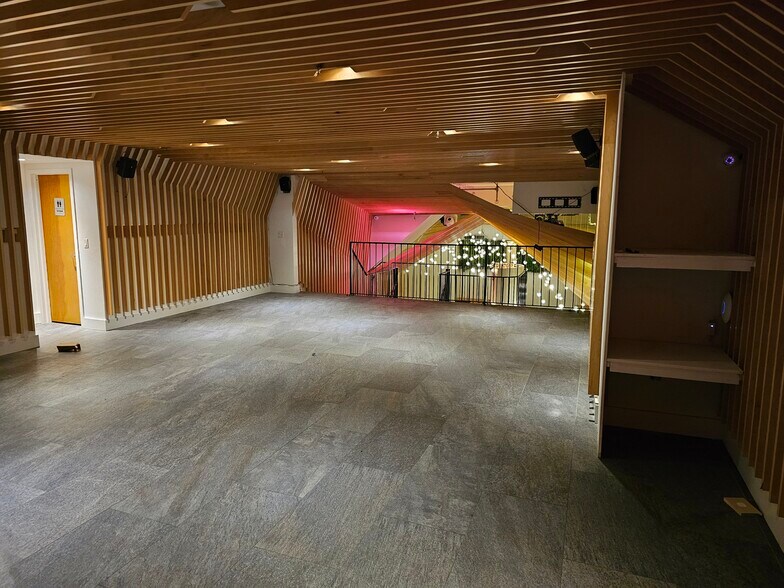 More Photos Of 3015 Newtown Ave, Astoria Apartments For Lease