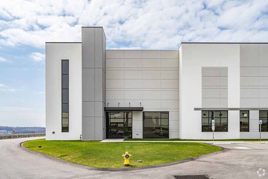 More Photos Of 1001 Blue Sky Ln, Coraopolis Warehouse For Lease