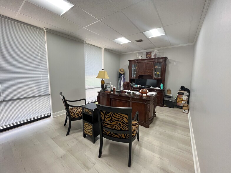 More Photos Of 3019 W Admiral Doyle Dr, New Iberia Flex For Lease