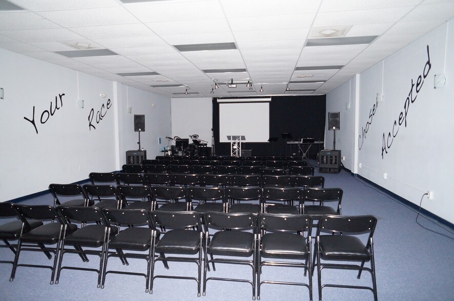 More Photos Of 1420 Ribaut Rd, Port Royal Freestanding For Lease