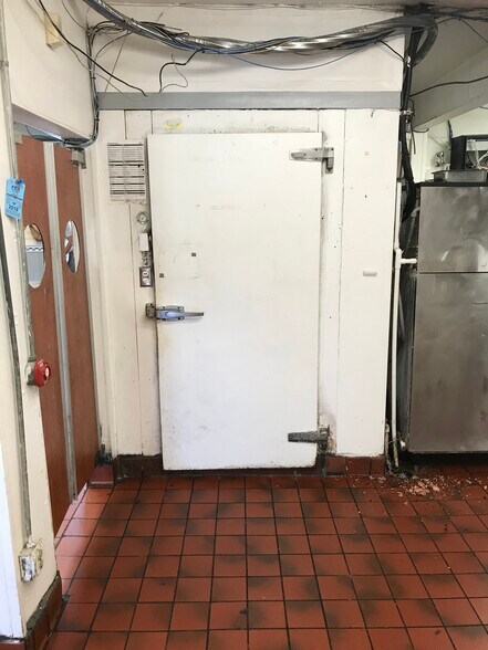 More Photos Of 800 Irving Park Rd, Hanover Park General Retail For Sale