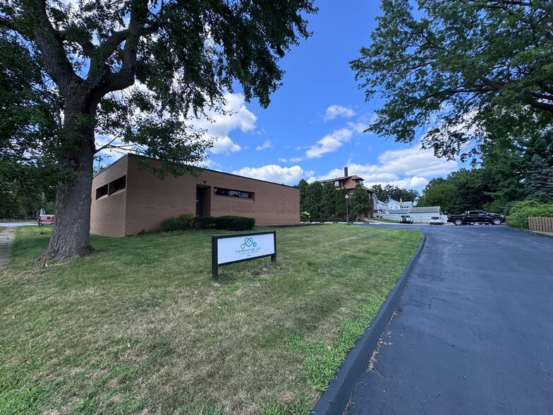 More Photos Of 2341 Oakwood Dr, Cuyahoga Falls Office For Lease