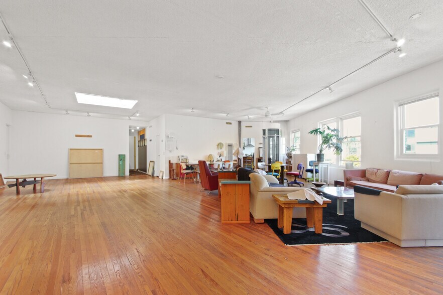 More Photos Of 110 Mildred Ave, Venice Apartments For Sale