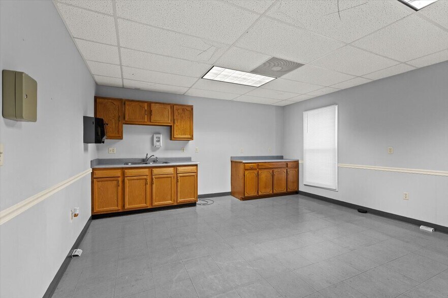 More Photos Of 617 Mulberry St, Elizabethtown Office For Sale