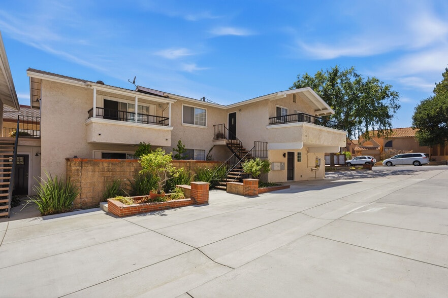 More Photos Of 5302-5304 Colodny Dr, Agoura Hills Apartments For Sale