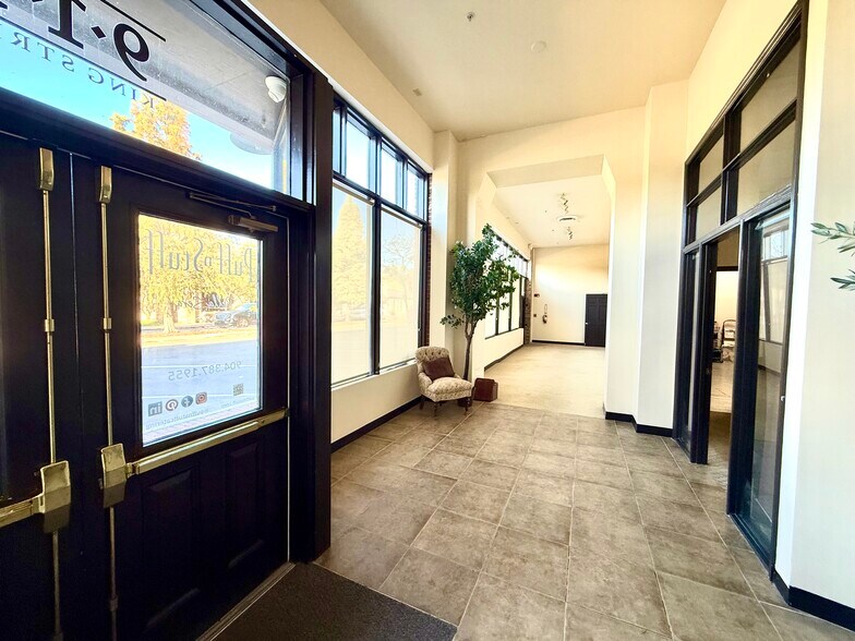 More Photos Of 919 King St, Jacksonville Storefront For Sale