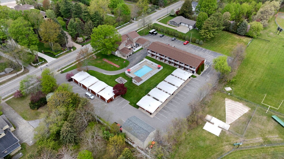 More Photos Of 612 N Lakeshore Dr, Ludington Hotel For Sale