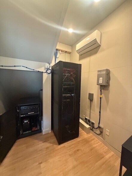 More Photos Of 109 Bryan Woods Rd, Savannah Office Residential For Lease