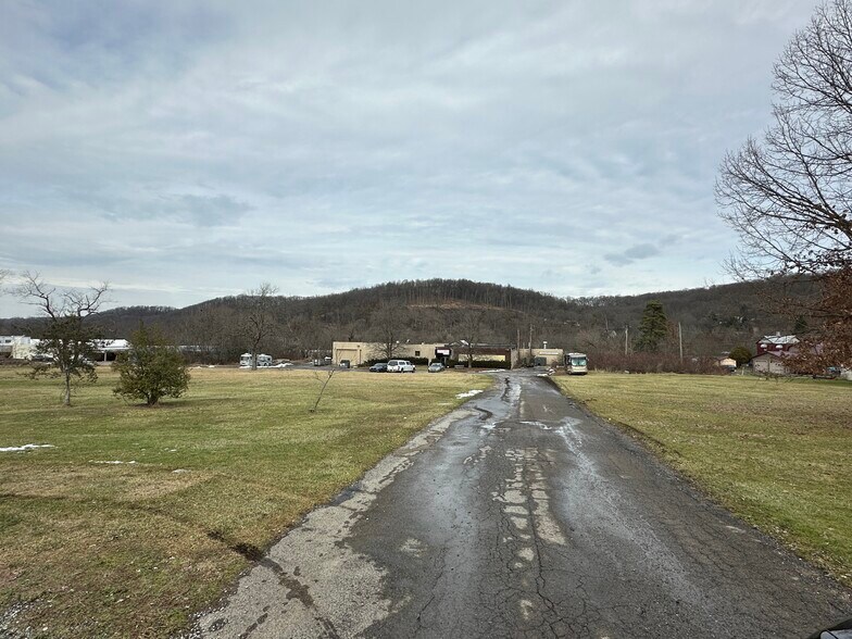 More Photos Of 90 Pattison St, Evans City Manufacturing For Lease