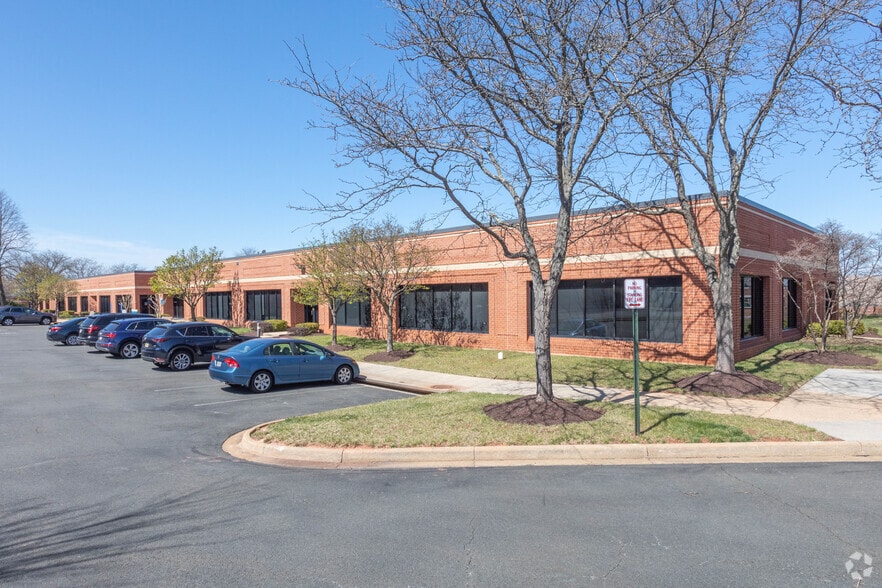 Primary Photo Of 46020 Manekin Plz, Dulles Town Center Office For Lease