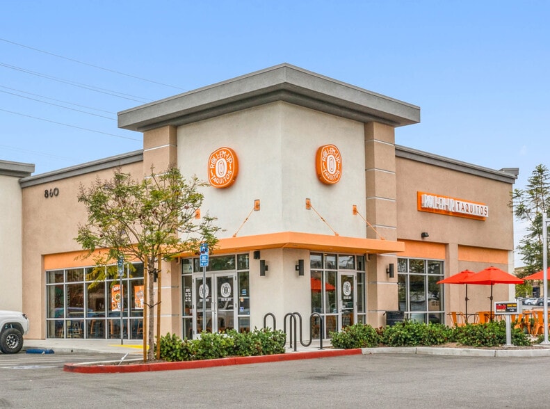 More Photos Of 860 N Main St, Corona Freestanding For Lease