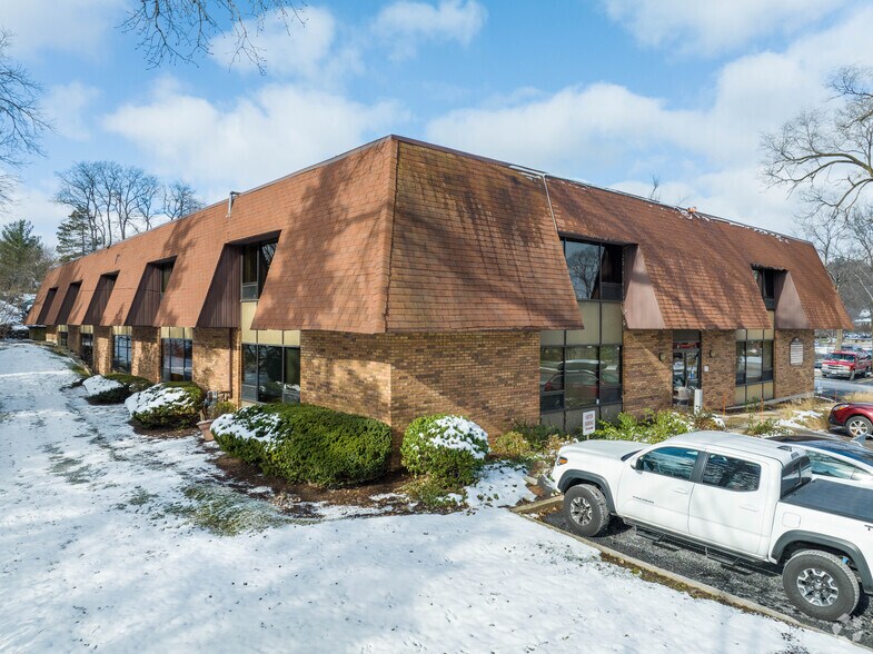 More Photos Of 702 N Blackhawk Ave, Madison Office For Lease