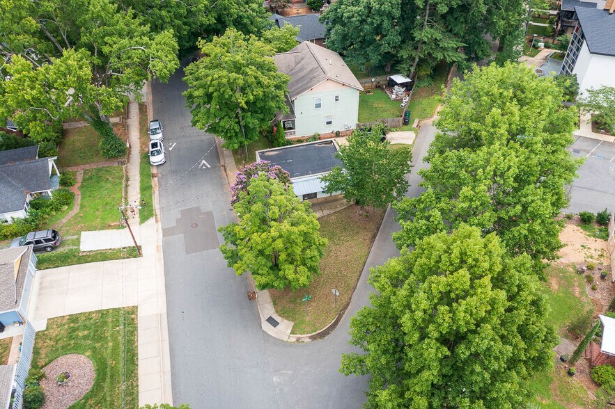 More Photos Of 908 E 35th St, Charlotte Freestanding For Sale