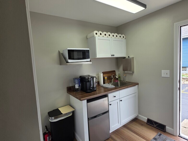 More Photos Of 338 S County Farm Rd, Wheaton Medical For Lease
