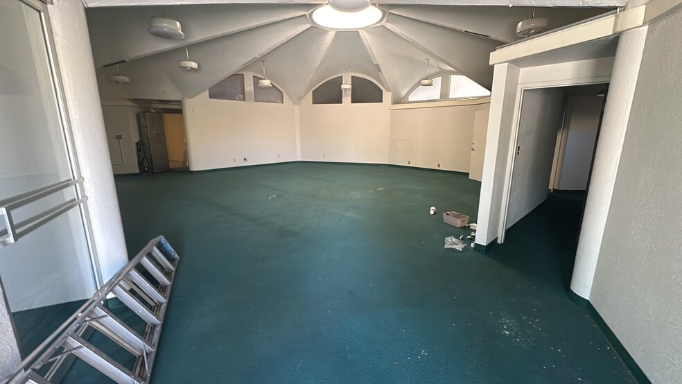 More Photos Of 316 W F St, Oakdale Storefront Retail Office For Sale