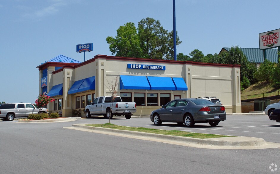 Primary Photo Of 17821 I-30 Hwy, Benton General Retail For Sale