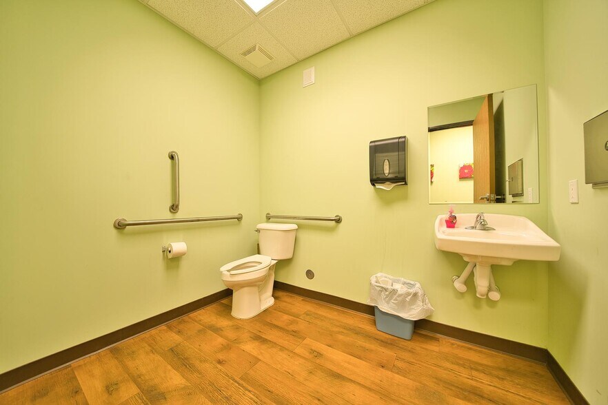 More Photos Of 3620 Biddle Ave, Wyandotte Medical For Sale