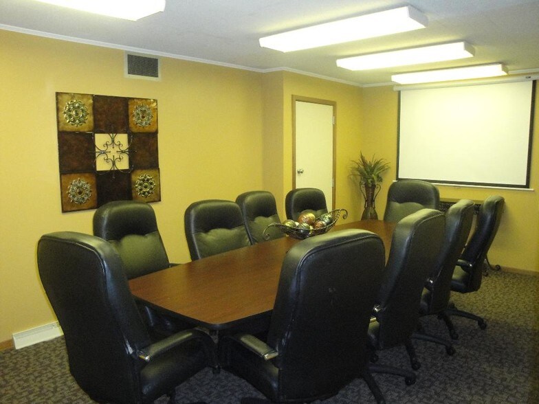 More Photos Of 305 S Greeley St, Stillwater Office For Lease