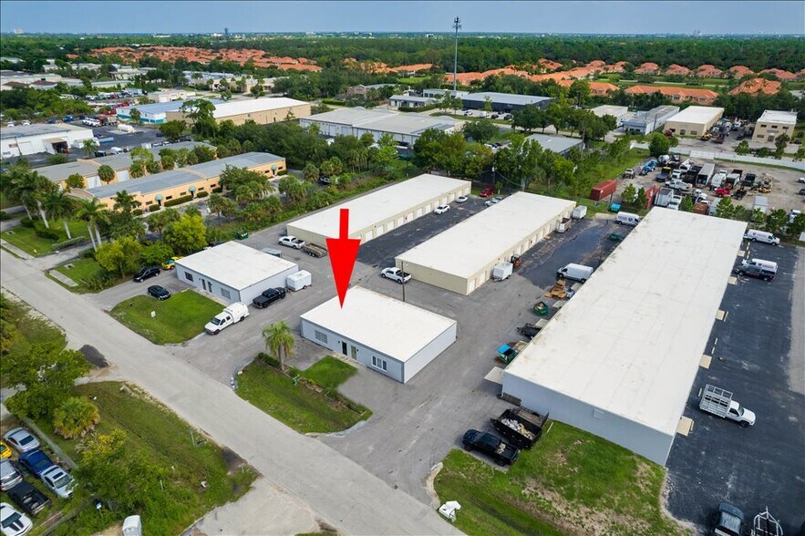 More Photos Of 2231-2235 Bruner Ln, Fort Myers Distribution For Sale